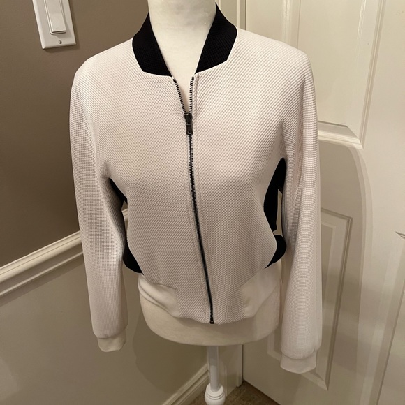 Stunning Bomber Jacket - Picture 2 of 6